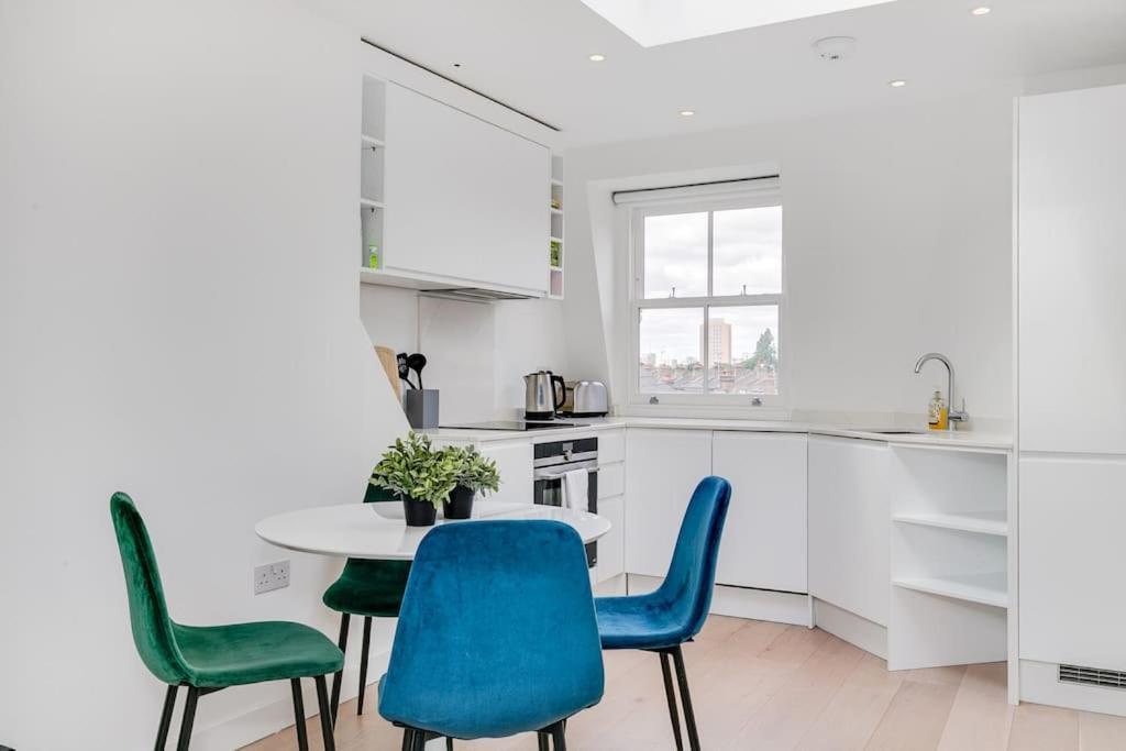 Modern 1 Bedroom Flat In Battersea London Bagian luar foto