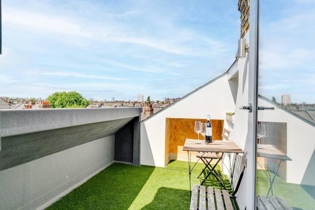 Modern 1 Bedroom Flat In Battersea London Bagian luar foto